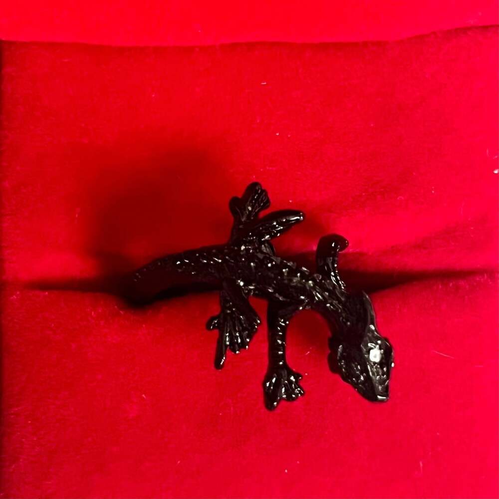 Shell Game Jewelry Lizzy Ring Black Lizard Gecko Size 6